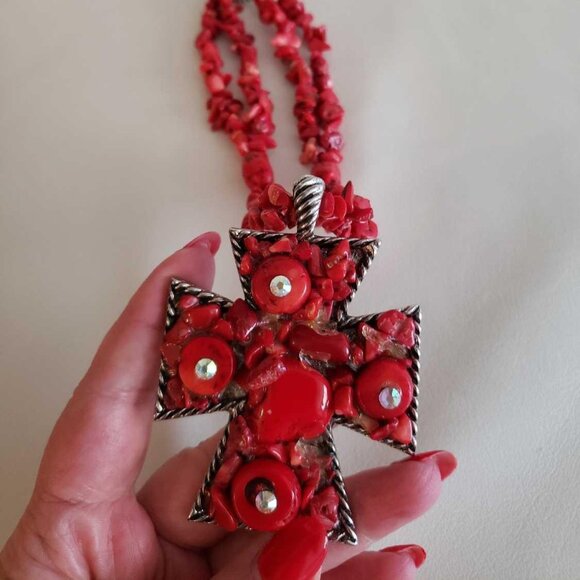 BEAUTIFUL STONE CROSS NECKLACE - Picture 2 of 9